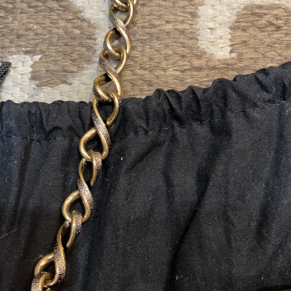 Chanel handbag like new only used a few times - Picture 4 of 16